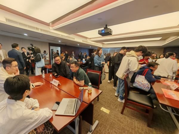 线上配资网 力挺外贸企业拓内销，上海多部门亮出政策“工具箱”｜稳外贸布新局